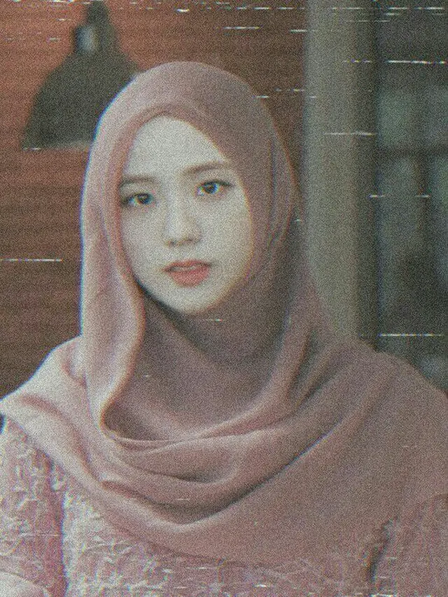 6 Editan Foto Jisoo Blackpink Saat Berhijab Ini Bikin Senyum, Fans Tepuk Jidat