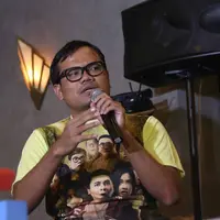 Soleh Solihun tidak hanya tenar sebagai pemain film, ia juga sering mewarnai dunia stand up comedy. Tidak heran jika Raditya Dika mengajak Soleh untuk bermain di filmnya sekaligus meminta ide-ide cemerlang. (Nurwahyunan/Bintang.com)