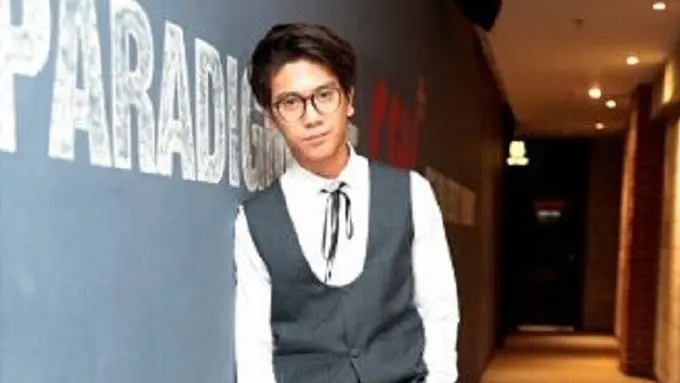 [Bintang] 8 Potret Iqbaal Ramadhan Saat Rayakan Winter Festival