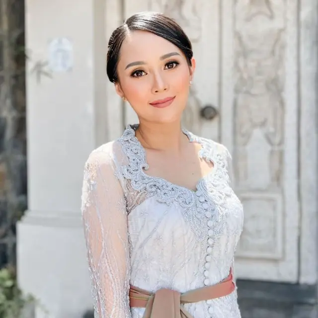 Cerita Emilia Tjongkono Lulusan Harvard yang Sukses Jadi Pengusaha Dekorasi Bunga dan Event Designer