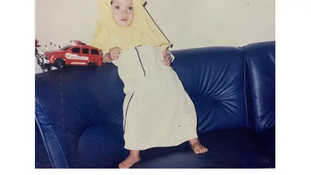 6 Foto Jadul Putri Delina saat Masa Anak-Anak, Menggemaskan