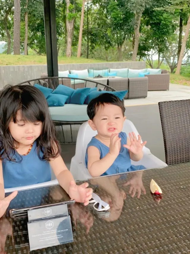 7 Potret Anak Ryana Dea Pakai Baju Kembar, Bikin Gemas