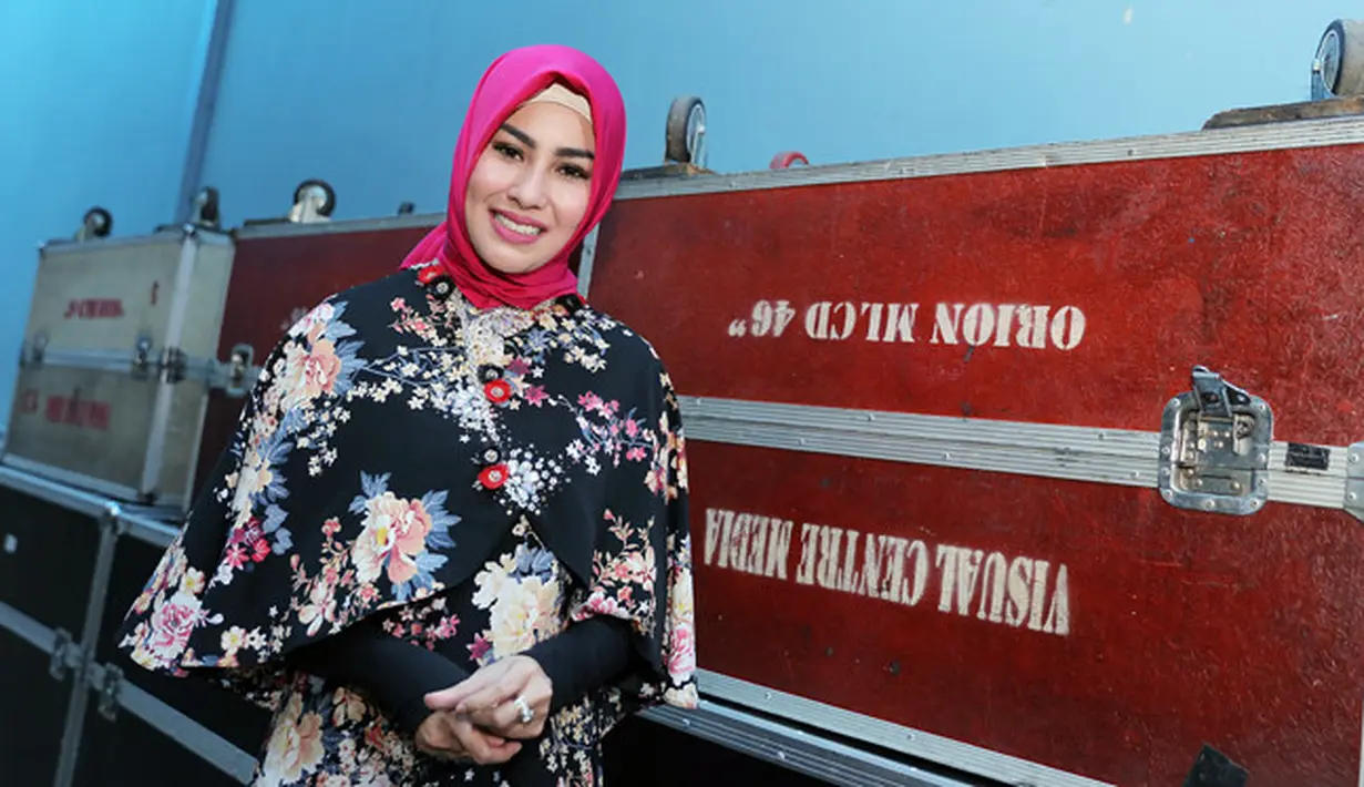 Perasaan tak tenang sering kali membuat hidupnya, banyak perasaan yang membuat hidupnya selama ini tidak ada ketenangan dalam batinnya. (Deki Prayoga/Bintang.com)