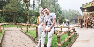 Angel Lelga mengaku ekstra sabar saat resmi menjadi istri Vicky Prasetyo. Sebagai istri, ia harus menerima kekurangan dan kelebihan suaminya. Apalagi,  Vicky yang kadang sering konyol. (Instagram/angellelga)