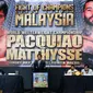 Petinju Manny Pacquiao memberi keterangan selama konferensi pers jelang bertanding melawan Lucas Matthysse di Manila, Filipina (18/4). Pacman saat ini sudah berusia 39 tahun. Terakhir kali Pacquiao naik ring Juli tahun lalu. (AP Photo/Aaron Favila)