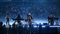 Penampilan Linkin Park jelang final Liga Champions yang mempertemukan PSG dan Inter Milan di Munchen, Minggu (1/6/2025) dini hari WIB. (INA FASSBENDER / AFP)