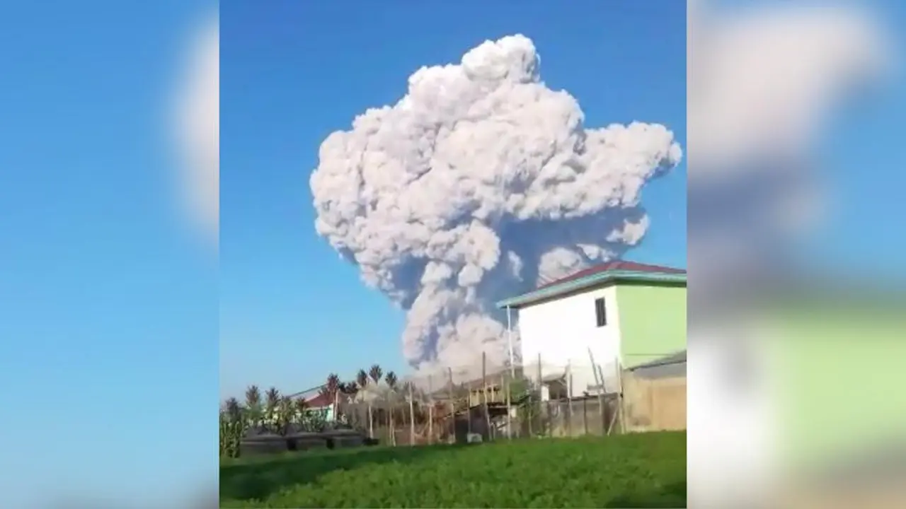 Gunung Sinabung erupsi