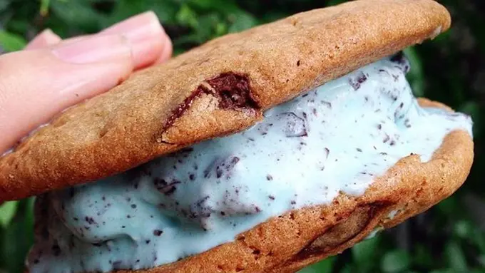 10 Foto Ice Cream Sandwich yang Berpotensi Bikin Ludah Kering