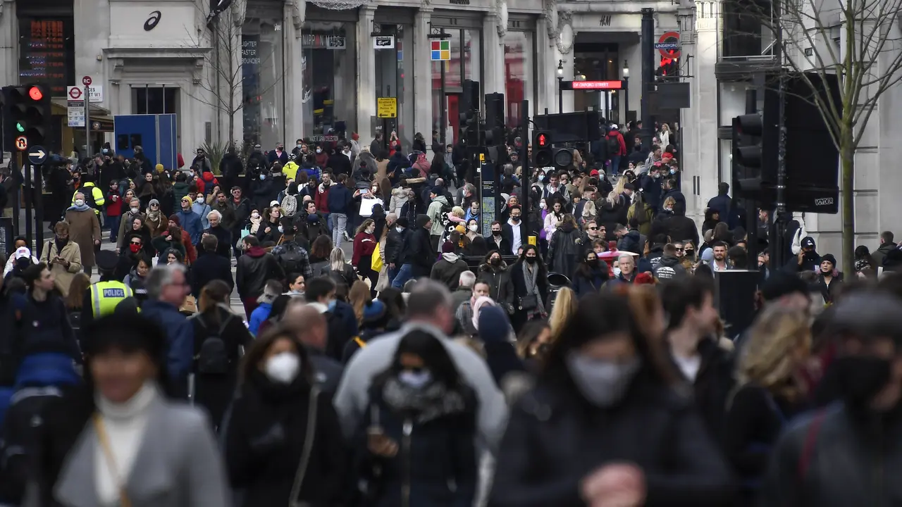 Warga London Kembali Ramaikan Jalanan