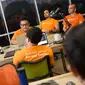 Chaim Fetter, CEO dan co-founder Jualo (kanan) sedang berdiskusi dengan tim (Dok: Jualo.com)