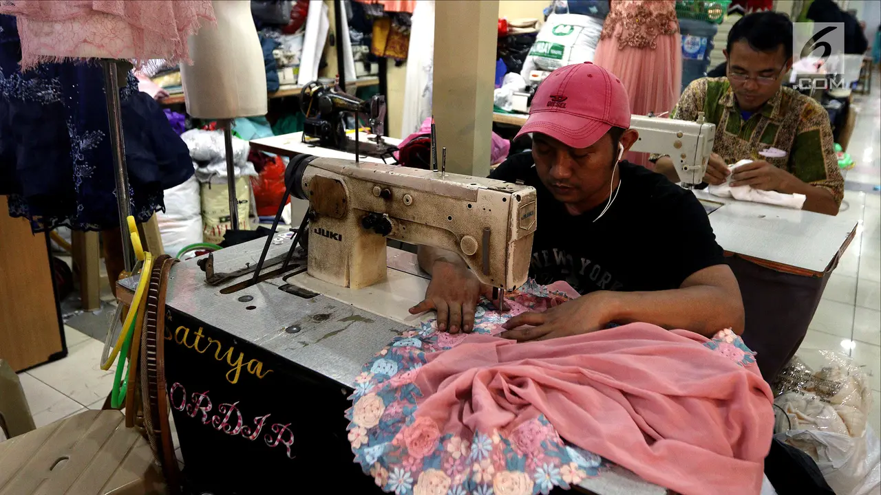 Jelang Lebaran, Penjahit Pakaian Kebanjiran Order