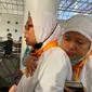Soejantini, jemaah haji berusia 51 tahun itu&nbsp;tampak begitu tegar meski akan pulang ke Indonesia tanpa suaminya. ((FOTO: MCH PPIH ARAB SAUDI 2023)&nbsp;