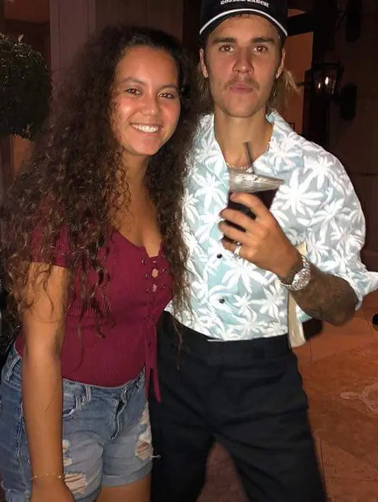 Justin Bieber pun menarik perhatian dengan gaya 80-an yang ia kenakan. (celebritracker - Twitter)