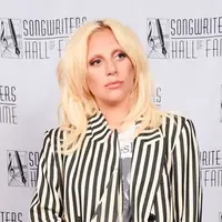 Lady Gaga pada acara Songwiters Hall of Fame Awards. (via rdtpop.com)