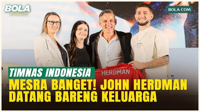 Momen Hangat John Herdman Bersama Keluarga saat Diperkenalkan Sebagai Pelatih Timnas Indonesia!