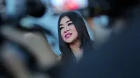 Penyanyi dangdut Anisa Bahar sedang renggang dengan putrinya, Juwita Bahar. Bahkan, penyanyi dangdut tersebut tak lagi mengetahui kabar putrinya.Apalagi menurutnya, Juwita lebih mementingkan kekasih dari pada ibundanya. (Deki Prayoga/Bintang.com)