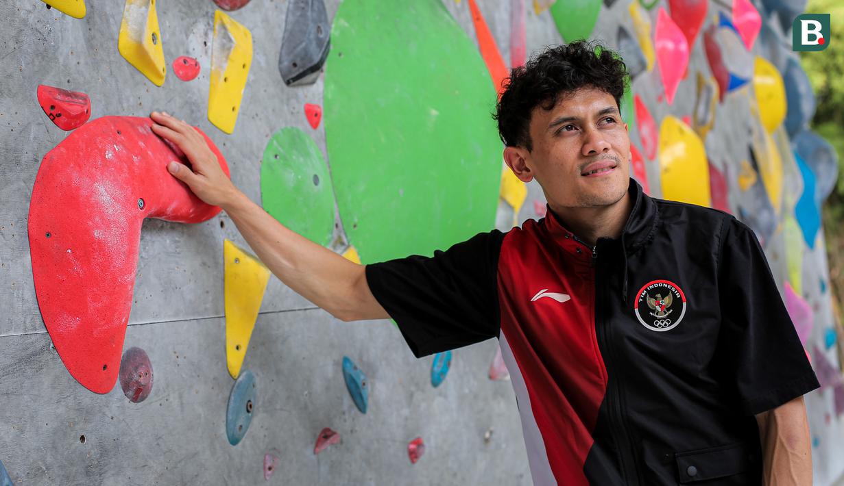 <p>Atlet panjat tebing Indonesia, Veddriq Leonardo saat ditemui di markas FPTI, Hotel Santika Premier, Bekasi, Selasa (20/08/2024). (Bola.com/Bagaskara Lazuardi)</p>