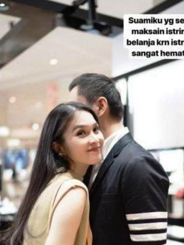 Terlalu Hemat Sandra Dewi Dipaksa Suami Banyak Belanja News Entertainment Fimela Com