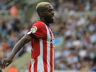 Dalam sepak bola, di samping keterampilan teknik, faktor lain yang membuat pertandingan sepak bola menarik untuk dilihat dan disaksikan tak lain adalah kecepatan berlari sang pemain. Dengan kecepatan bak seorang sprinter, tentu menjadi keuntungan bagi tim baik dalam menyerang maupun bertahan. Seperti 5 pemain berikut di Liga Spanyol musim 2021/2022 lalu yang memiliki kecepatan berlari di atas rata-rata. Siapa saja mereka? Berikut uraiannya. (AFP/Lindsey Parnaby)