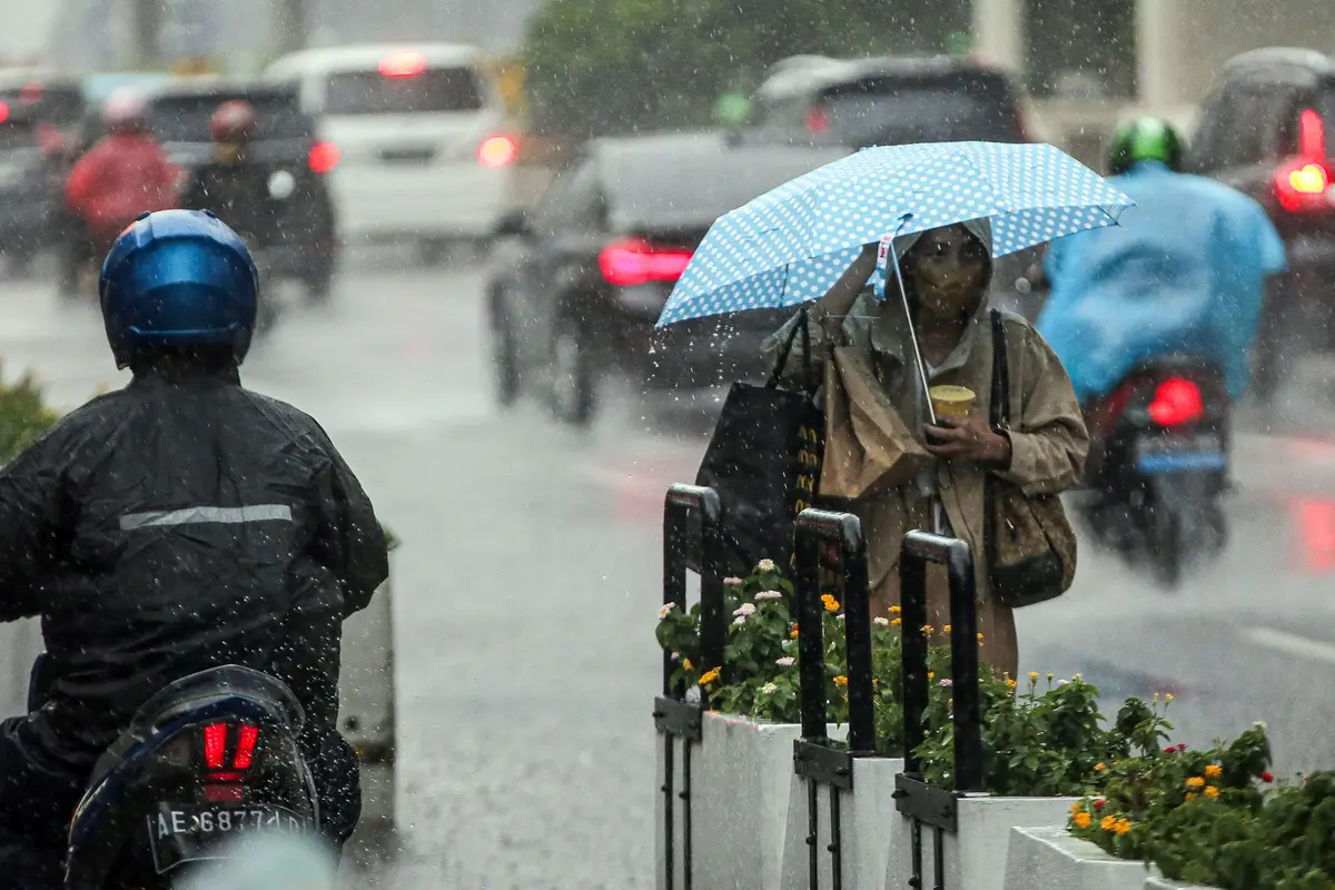 Cuaca Ekstrem Jakarta, Warga Diimbau Kurangi Aktivitas di Luar Rumah