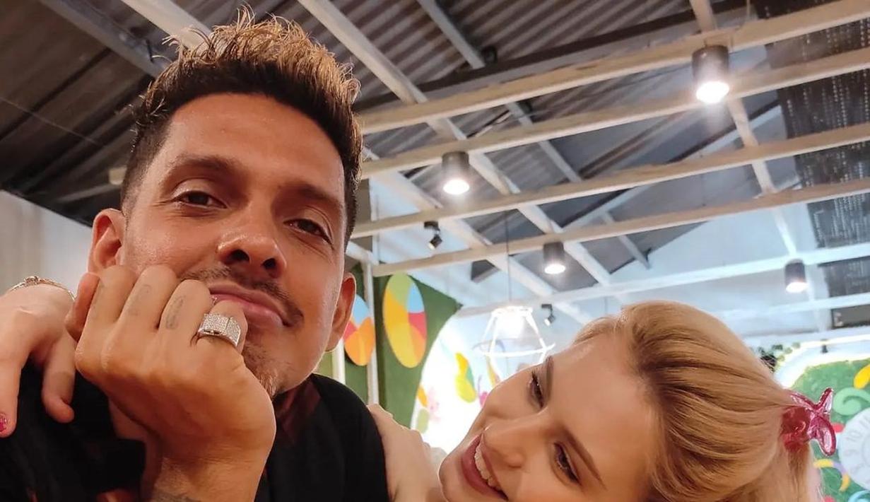 <p>Pernikahan Robby Shine dan Natasya dikaruniai dua orang anak. (FOTO: instagram.com/robbyshine/)</p>