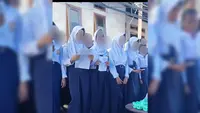 Sebuah video yang memperlihatkan sejumlah siswi berhijab menyanyikan lagu rohani viral di berbagai platform media sosial. (Liputan6.com/Fauzan)