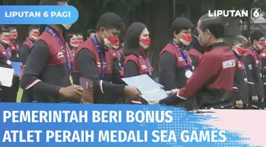 Presiden Jokowi mengapresiasi para atlet yang berlaga di SEA Games 2021 di Halaman Istana Merdeka. Presiden juga membagikan bonus kepada para atlet, pelatih, serta asisten pelatih yang berprestasi. Total Rp 130 miliar diberikan kepada atlet peraih me...