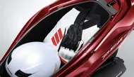 Bawa Raket Padel Naik Motor, Jangan Asal Taruh di Dek Kaki