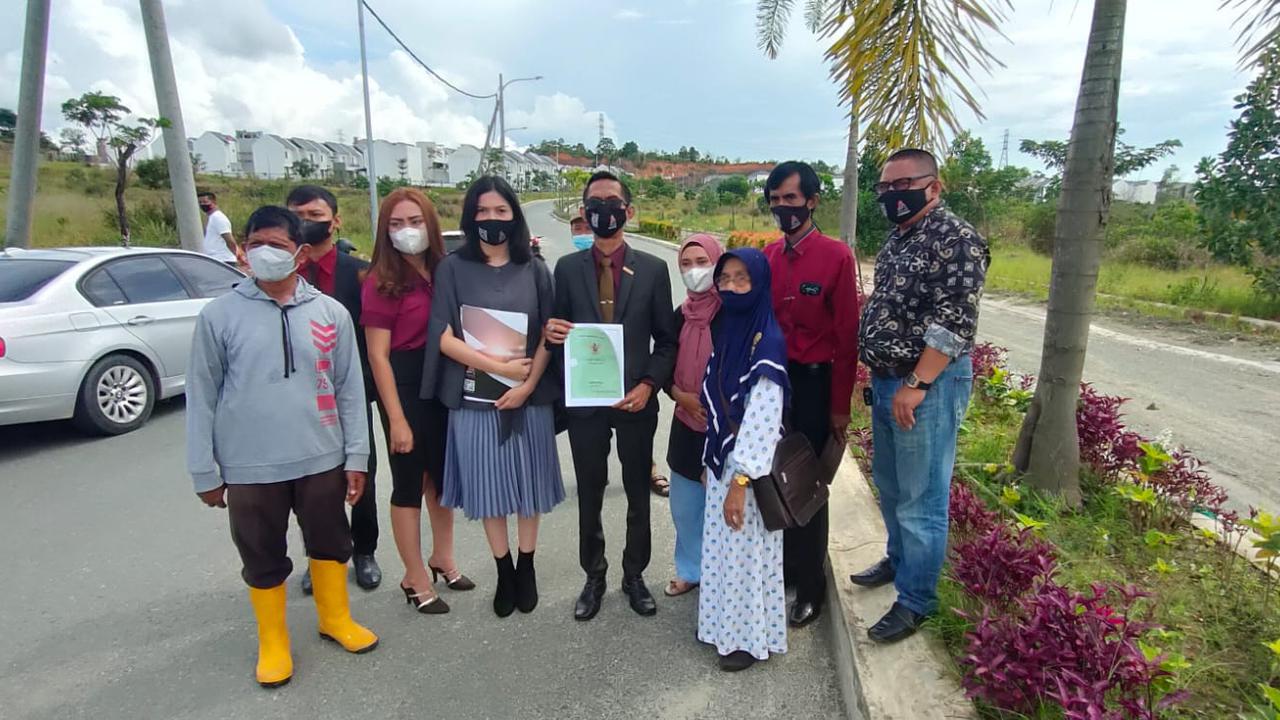 Para penggugat tanah