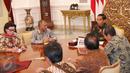 Pertemuan Presiden Joko Widodo (Jokowi) dengan empat pimpinan KPK di Istana Merdeka, Jakarta, Jumat (5/5). Presiden Jokowi sendiri menegaskan bahwa pemerintah selalu mendukung langkah KPK agar Indonesia bebas dari korupsi. (Liputan6.com/Angga Yuniar)