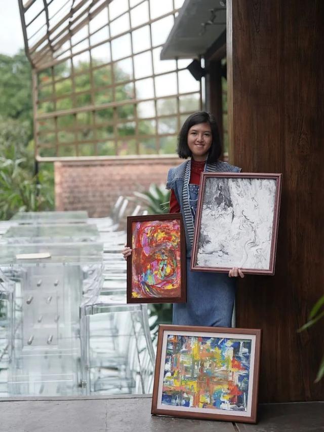 Athaya Putri Nirwasita penyandang ADHD Slow Learner Dyscalculia asal Malang. Foto: tangkapan layar instagram @athayaarts