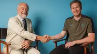 Kevin de Bruyne bersama presiden Napoli, Aurelio De Laurentiis. (X Aurelio De Laurentiis)