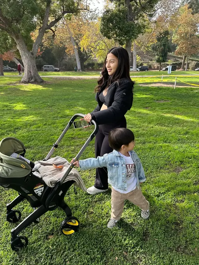 6 Potret Nikita Willy Momong Dua Buah Hatinya, Ibu Tangguh Tanpa Baby Sitter