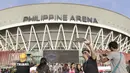 Penonton selfie jelang upacara pembukaan SEA Games 2019 di Philipine Arena Bulacan, Manila, Sabtu (30/11). Pesta olahraga se-Asia Tenggara ini akan berlangsung hingga 11 Desember. (Bola.com/M Iqbal Ichsan)