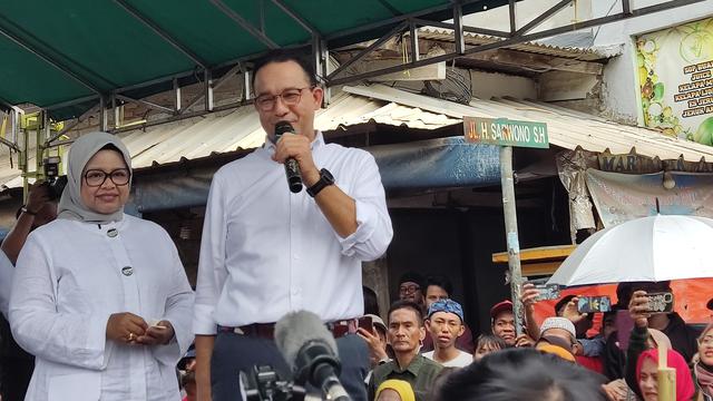 Capres nomor urut satu, Anies Baswedan kampanye Pemilu 2024 di Tanah Merah, Jakarta Utara, Selasa (28/11/2023).