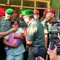 Pusat Kesehatan Kopassus menggelar pelayanan vaksin ulang bagi anak prajurit yang tercatat pernah menerima vaksin dari RS Harapan Bunda. (Liputan6.com/Audrey Santoso)