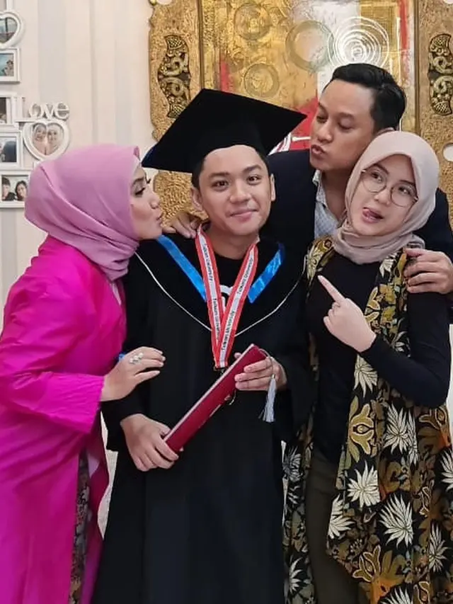 Agi Syahrain, anak sulung Ine Sinthya (Foto: Instagram @agisyahrain98)