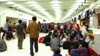 Calon penumpang Lion Air di Terminal 1 Bandara Soetta, Senin (1/8/2016). (Rahmat)