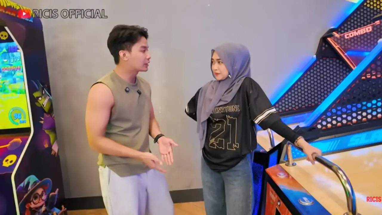 Mikhail Iman dan Ria Ricis (Foto: YouTube Ricis Official)