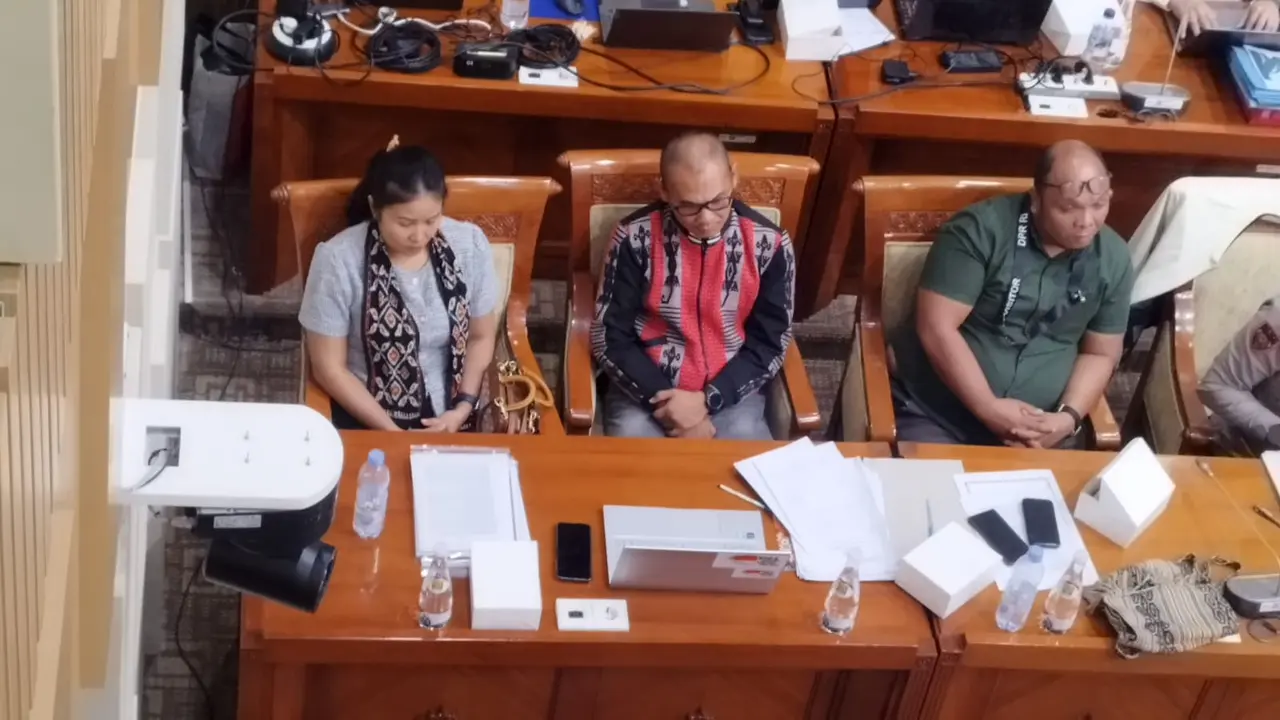 Mantan Kaur Bin Ops (KBO) Reskrim Polresta Kupang Kota Ipda Rudy Soik menghadiri langsung rapat dengar pendapat (RDP) Komisi III DPR RI yang membahas polemik dugaan pelanggaran etik yang dilakukannya di Kompleks Parlemen, Senayan