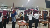 Bagi calon Paskibraka 2017 yang tidak menerapkan ilmu table manner di ruang makan akan dikenakan hukuman