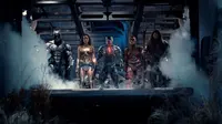 Justice League. (Warner Bros / Collider.com)