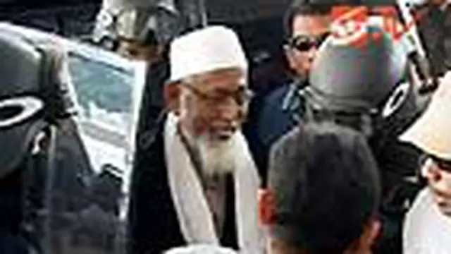 Ba'asyir Tetap Tolak Jawab Pertanyaan