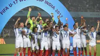 Timnas Inggris Juara Piala Dunia U-17 usai menang 5-2 atas Spanyol di Stadion Vivekananda Yuba Bharati Krirangan, Kolkata, Sabtu (28/10/2017). (AFP /DIBYANGSHU SARKAR / AFP)
