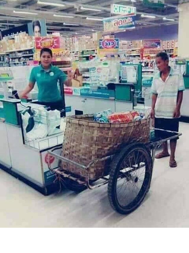 7 Potret Tas Belanja Ini Unik Banget, Bikin Geleng Kepala