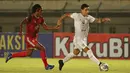 Tidak ada tambahan gol yang tercipta sepanjang babak kedua berlangsung. Skor 3-1 masih bertahan sampai wasit Aprisman Aranda meniup peluit panjang dan PSM berhak mengemas tiga poin dari kemenangan ini. (Bola.com/Ikhwan Yanuar)