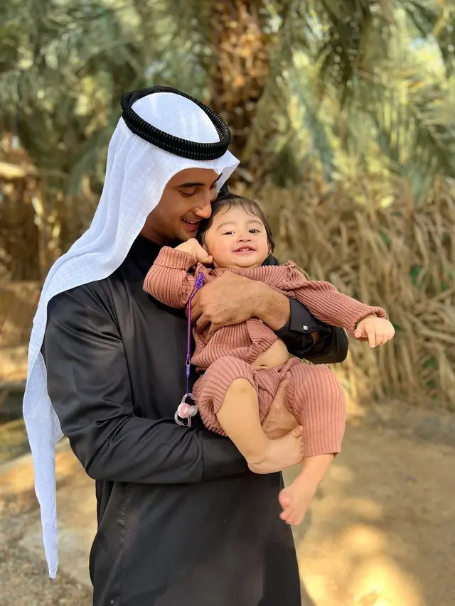 Baby Guzel ikut Ali Syakieb ke Madinah (Instagram/guzelimalisyakieb)