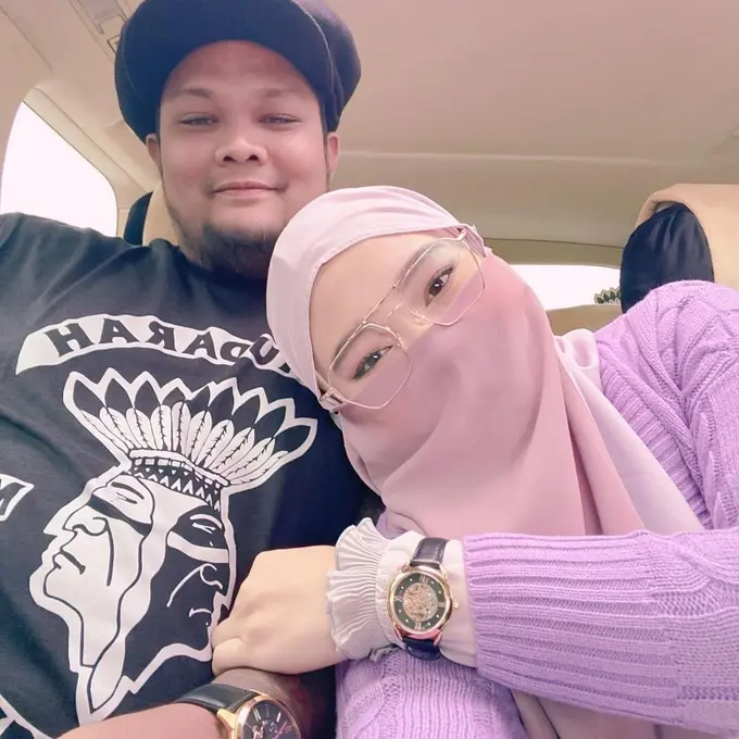 Foto Tanpa Hijab Disebar Kekasih ART, Ini 6 Potret Istri Virgoun Pakai Cadar