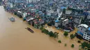 Foto hasil bidikan dari udara menunjukkan Wilayah Rong'an di Daerah Otonom Etnis Zhuang Guangxi, China selatan, yang terendam banjir (11/7/2020). Hujan deras yang terus-menerus mengguyur Wilayah Rong'an menyebabkan level air Sungai Rongjiang naik. (Xinhua/Zhang Ailin)