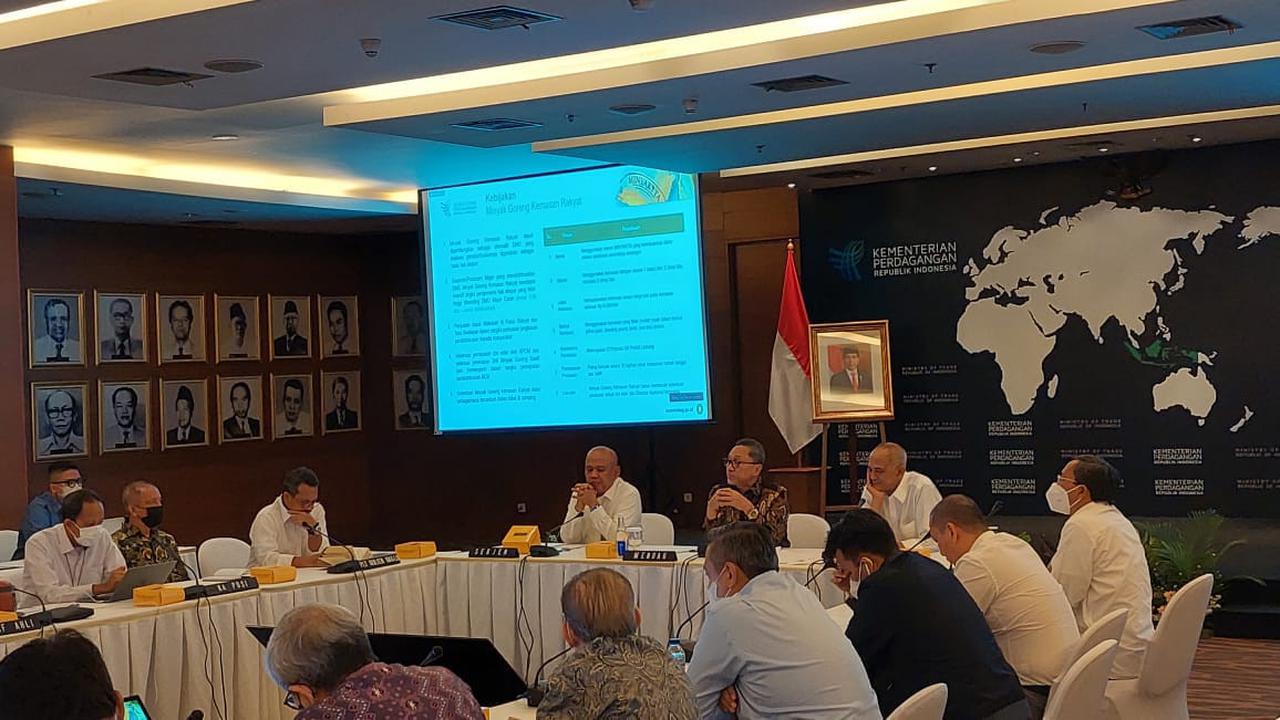 Menteri Perdagangan (Mendag) Zulkifli Hasan saat menerima audiensi asosiasi produsen minyak goreng di Kementerian Perdagangan, Senin (27/6), di Jakarta. (Dok. Istimewa)